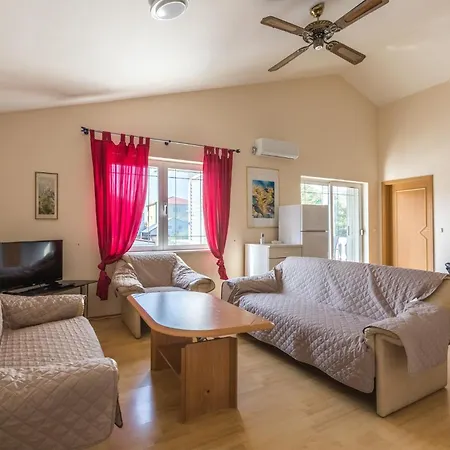 Pero アパート ムルテル